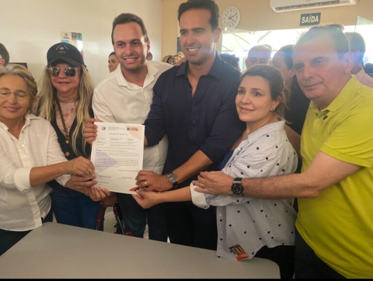 Prefeito Espedito Filho e prefeita Raquel recebem ordem de serviço da PB 387 que liga Triunfo a Uiraúna