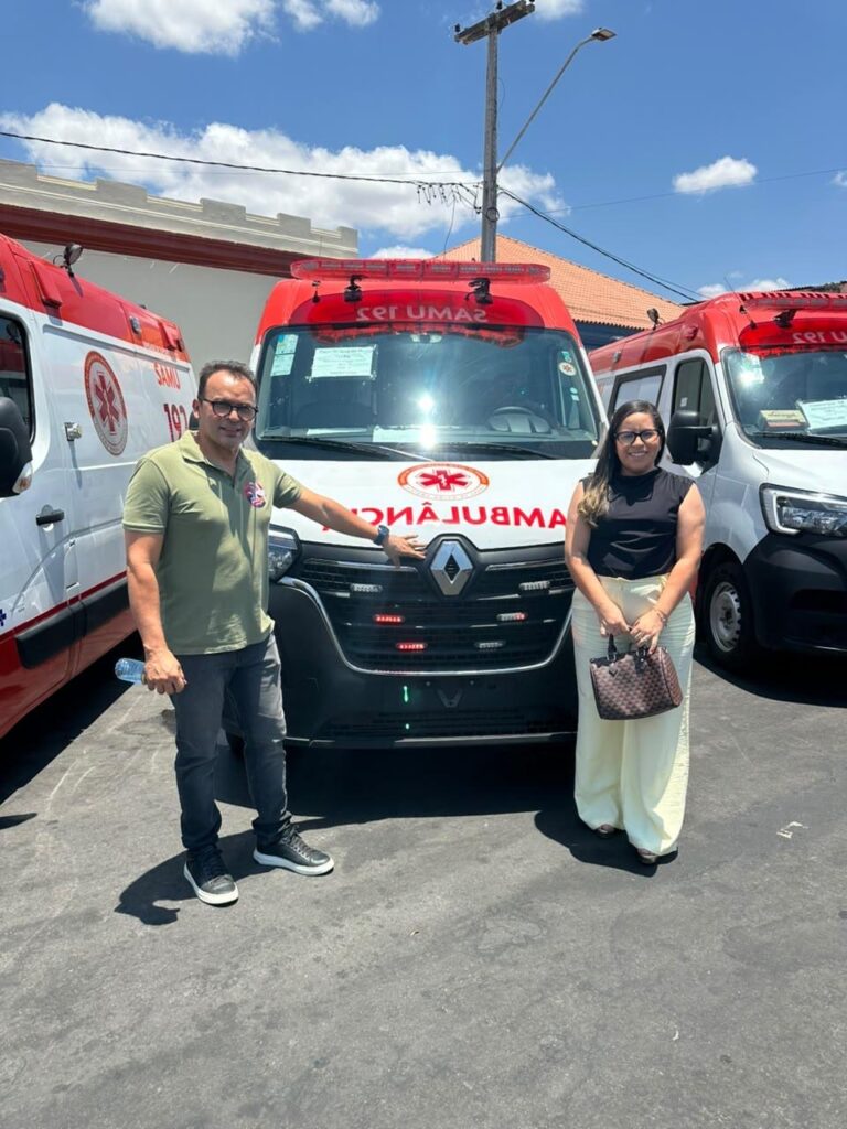 Prefeita Raquel segue fazendo história na saúde e entrega mais uma ambulância pra servir à população de Poço de José de Moura