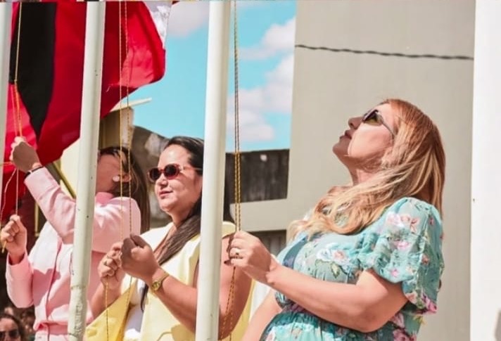 Presidente da Câmara Paula Batista comemora os 32 anos de Poço de José de Moura ao lado da prefeita Laís Raquel e vereadores