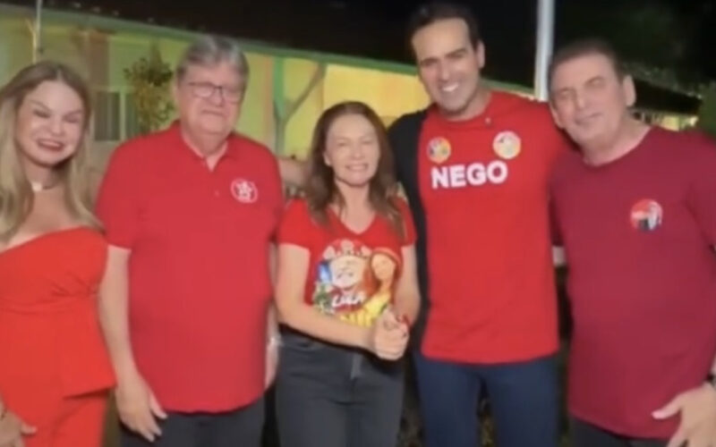 Chico Mendes e Nil Mendes comemoram vitória de Lula em João Pessoa ao lado de João Azevedo e Lucas Ribeiro