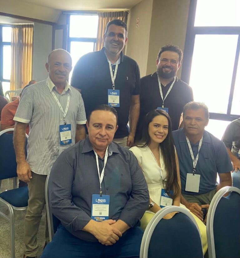 Vereadores que estão em rota de colisão com a prefeita aparecem ao lado dos vereadores da oposição e esquenta ainda mais a política em Uiraúna